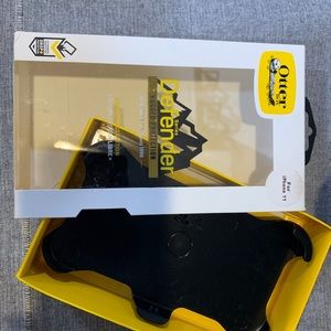 Iphone 11 Otterbox clip/holster